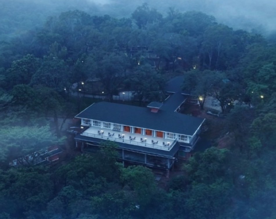 Impeccable Christmas Getaway Destination - Bloomingdale International